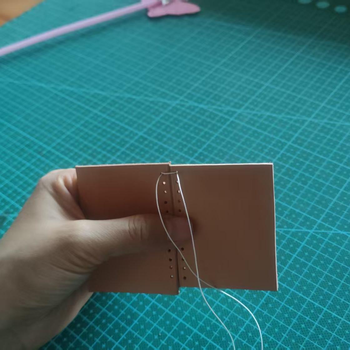 皮革十字缝线法 打造坚固的十字装饰缝线-皮艺果手工皮具图纸